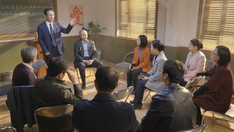 牧師在教會講道